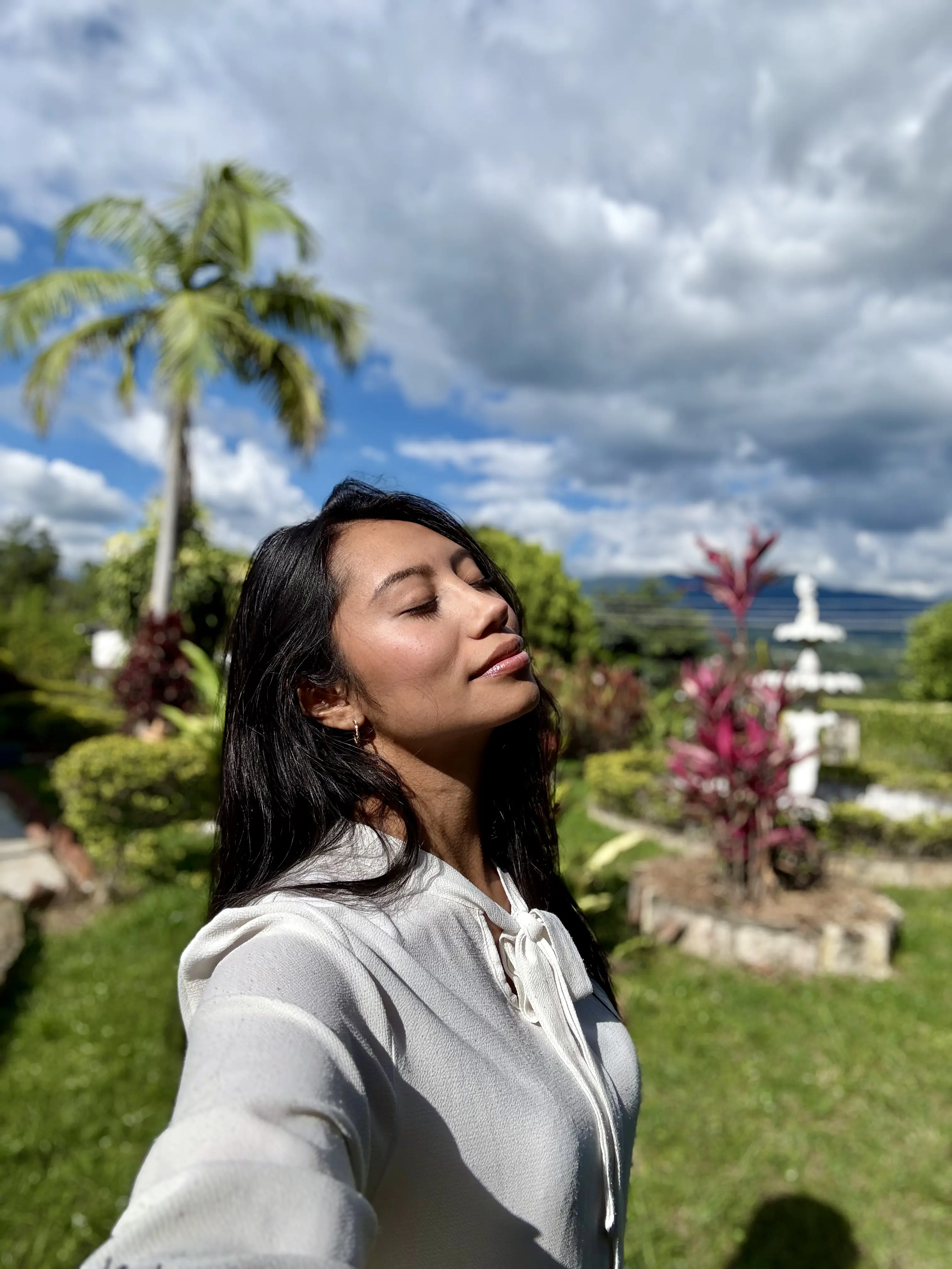 Daniela Vargas con tablet