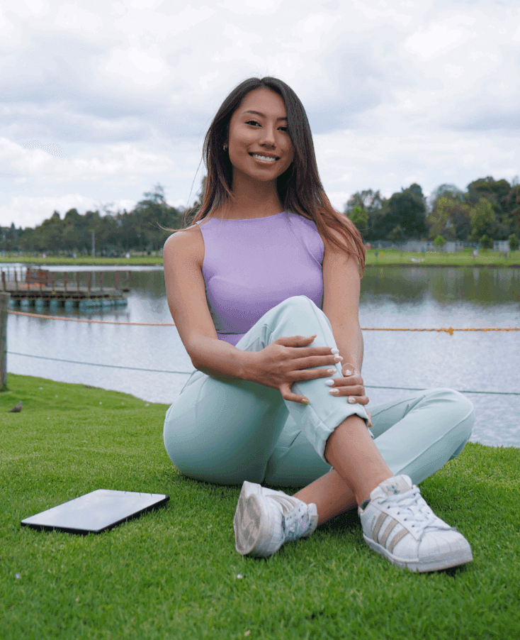 Daniela Vargas en el bosque